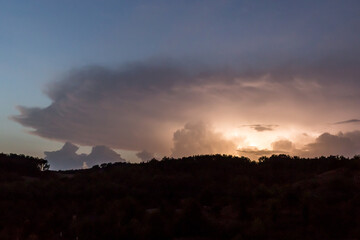 orage et coucher de soleil
