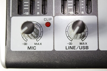 Mesa de som com mixer para diversas entradas de áudio