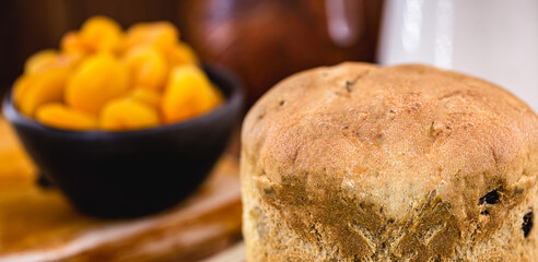 vegan panettone, made without gluten, with dry yeast, dried candied fruit and vegetable milk. Vegan...