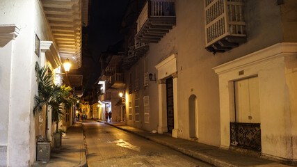 Fototapeta na wymiar Calles De La Ciudad Amurallada en Cartagena. Colombia