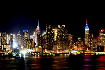 Fototapeta na wymiar Night view of Manhattan from New Jersey 