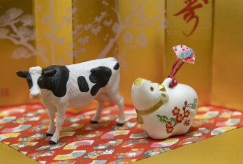 2021年干支　牛と屏風和風飾り