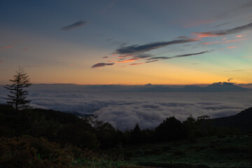Fototapeta na wymiar 雲の上の高原