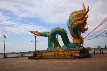 chinese dragon statue at the temple