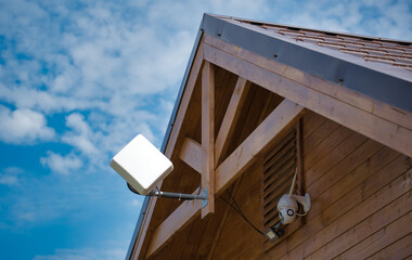 internet antenna on the house