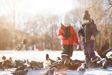 Fototapeta na wymiar Children in winter park play