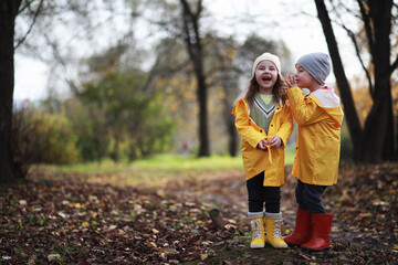 Children walk in the autumn park