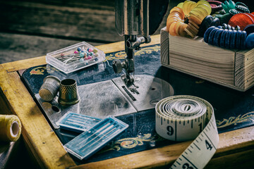 sewing machine; old; accesOld sewing machine
