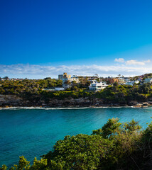 Fototapeta na wymiar Gordons Bay surrounded by high rock cliffs and houses, turquoise blue waters great for swimming Sydney NSW Australia