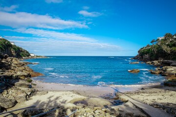 Fototapeta premium Gordons Bay surrounded by high rock cliffs and houses, turquoise blue waters great for swimming Sydney NSW Australia
