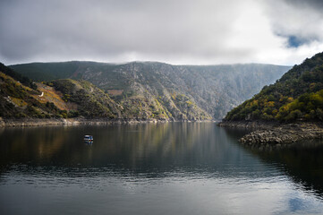 Cañones del Sil en la Ribeira Scara en Galicia en otoño