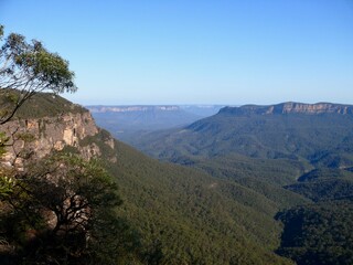 Fototapeta na wymiar A view of the Blue Mountains near Katoomba, NSW
