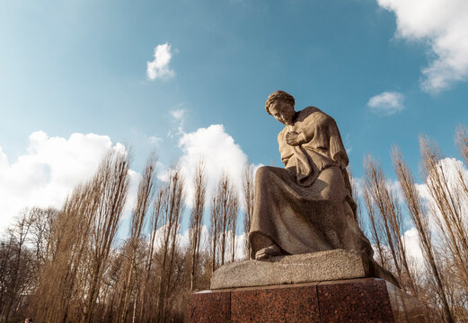 Berlin Treptower Park - Sowjet Monument
