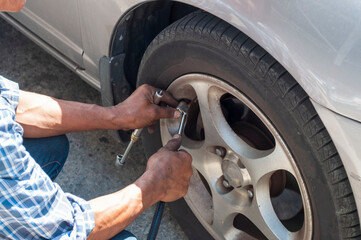 Inflating the tire and using the gauge
Tire pressure used in tire testing.
