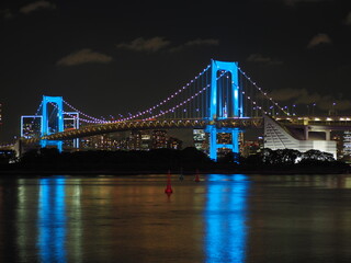 橋のある夜景
