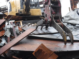 Destroy a house with a power shovel　～パワーショベルをつかって家を壊す