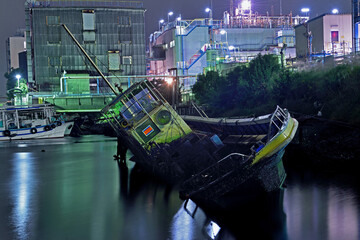 Fototapeta na wymiar 川崎の沈没船