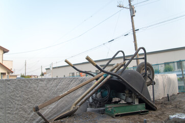 建設現場　一輪車