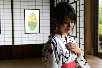 美しい浴衣女性の表情