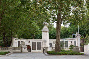 Fototapeta na wymiar The war memorial in the city centre of Portsmouth UK