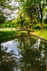 Fototapeta na wymiar pond in park