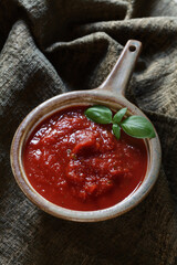 Frische Tomatensauce mit Basilikum	