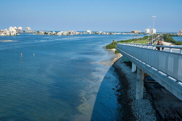 Clearwater Beach, Florida gezien vanaf de verhoogde weg in 2005