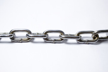 Metal chain with several interlaced links