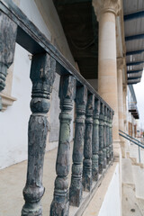 Runtergekommenes Geländer 