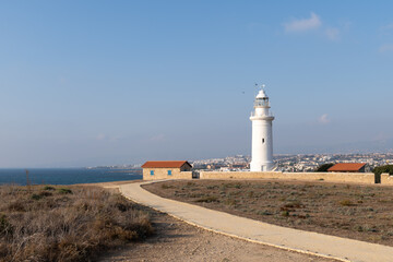 Fototapeta na wymiar Leuchtturm in Weiß. Zypern Pathos.