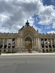 Fototapeta na wymiar Petit Palais à Paris