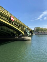 Pont Mirabeau sur la Seine à Paris