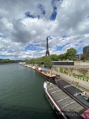 Fototapeta premium Tour Eiffel et quai de Seine à Paris
