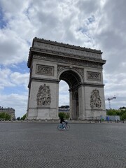 Fototapeta na wymiar Arc de Triomphe, place de l'Etoile à Paris
