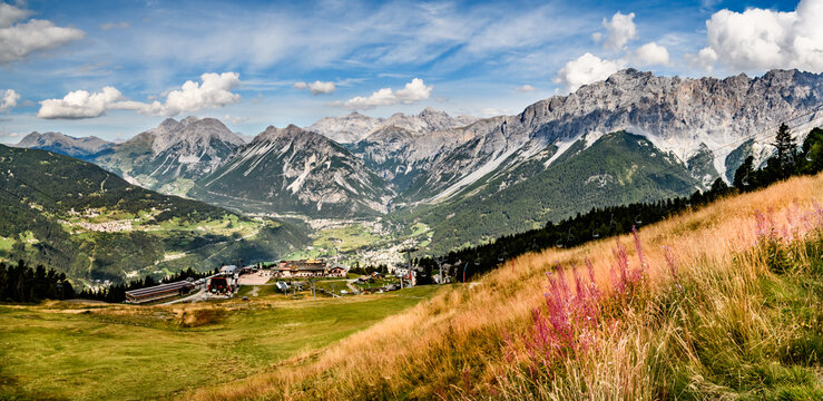 alte cime 01- dagli alpeggi,  il panorama dei monti e della valle sottostante.