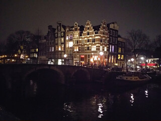 Obraz premium romantic Dutch canals of Amsterdam on a gray day of winter haze