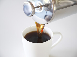 コーヒーとポット（フレンチプレス）