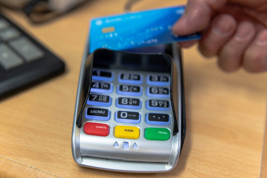 Making a contactless card payment.