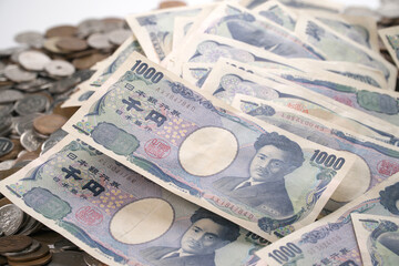 日本円の千円札と貨幣の集合写真