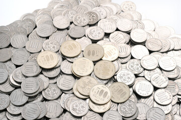 500円玉と100円玉の集合写真