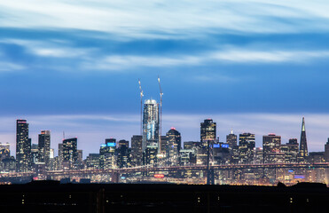 Fototapeta premium Cloudy Twilight Above San Francisco Skyline