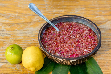 Plate with onion oyster sauce and wine vinegar