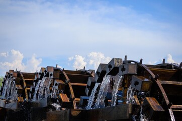 水車と青空