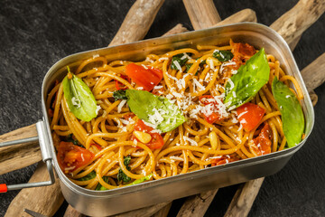ドライトマトとバジルのパスタ　Dried tomato and basil pasta