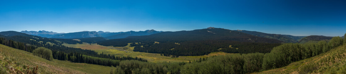 Panorama of the Colorado mountains in the morning with clear skies