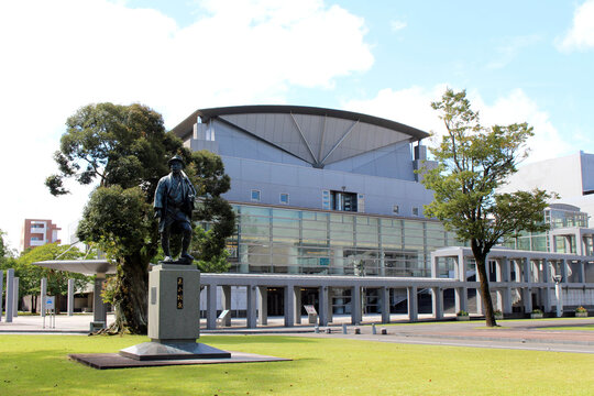 Statue and building around Miyazakiken Sogobunka Park