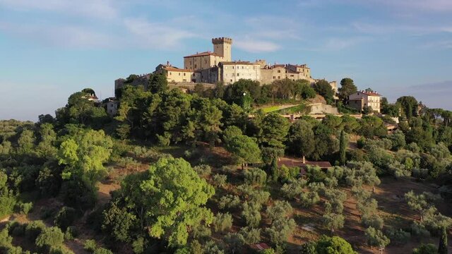 veduta aerea dell'esclusivo borgo di Capalbio, Toscana, Italia.