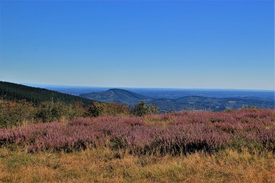 Le massif des Mon&eacute;di&egrave;res en Corr&egrave;ze .