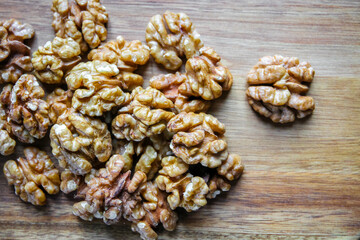Walnut kernels on a cutting board