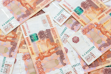 Five-thousandth Russian bills lie chaotically on the table